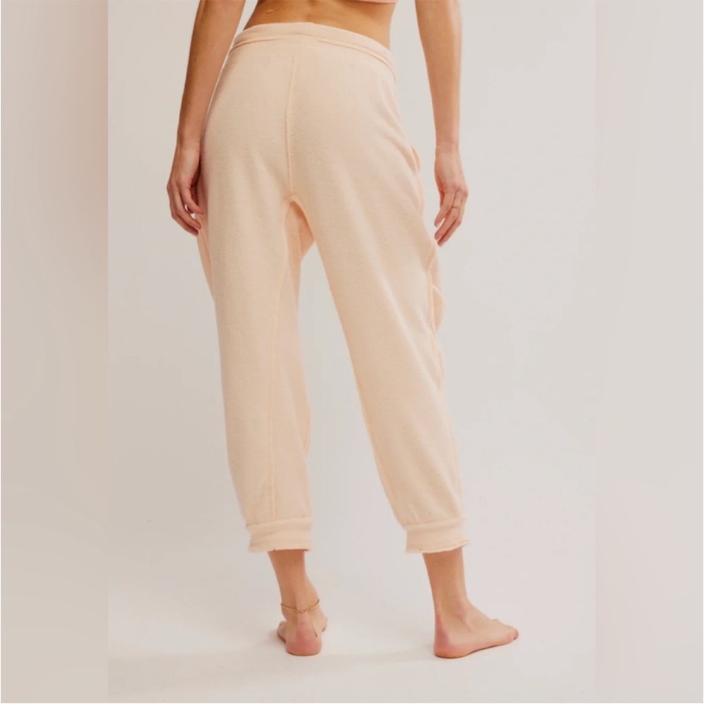 NWT free people day off joggers in tender Peach Jogger Sweatpants - Picture 3 of 10